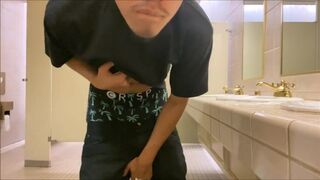 Public Restroom Sag - SexySaggerYo sexysaggeryo - BussyHunter.com