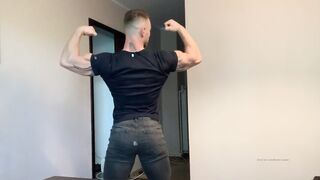 Bodyouwant nude Flexing & stroking 1