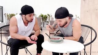 Lowi devorou o cuzinho de Mike Bebecito - Gay Porn Sex