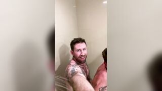 Gettin Dirty While Gettin Clean - Gay Porn Sex