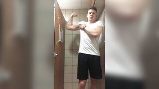 Stud showing off in gym bathroom and cumming