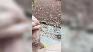 Hungskater jerking outside