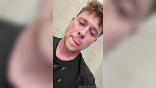 JordanSeb - If you finger me while ur giving me head there