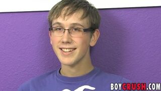 Nerdy homo is happy to relax and stroke his mighty dick Boy Crush - Amateur Gay Porno