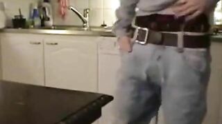 sagger boy cumming in the table