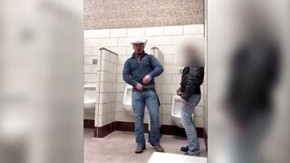 MUSCULAR TRUCKER COWBOY OFFERS HIS ASS IN THE TOILET