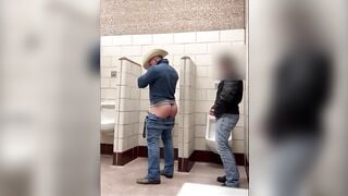 MUSCULAR TRUCKER COWBOY OFFERS HIS ASS IN THE TOILET