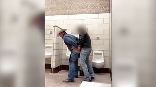 MUSCULAR TRUCKER COWBOY OFFERS HIS ASS IN THE TOILET