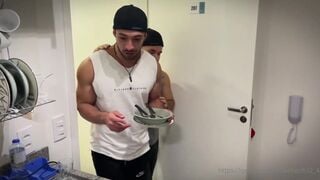 Lowi devorou o cuzinho de Mike Bebecito - BussyHunter.com (Gay Home Porn Videos)