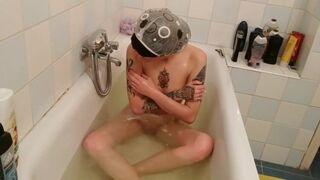 Beth Kinky - Behind the scene take a bath pt1 HD Beth Kinky - Amateur Gay Porn