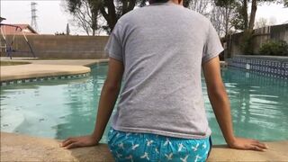 Wet Sagging in Swimming Pool - SexySaggerYo sexysaggeryo - BussyHunter.com