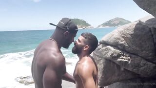 Grande Simoes fucks his boyfriend at the beach